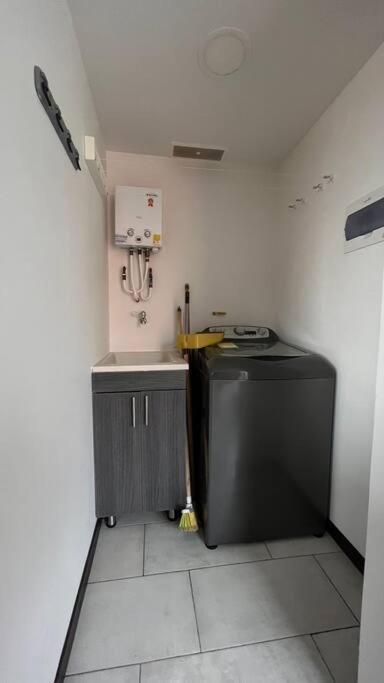 Lovely Private Apt In El Poblado W/ Free Parking Apartamento
