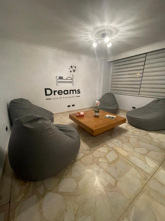 Nuevo Y Moderno Alojamiento Laureles, Habitación Privada Habitación en casa particular Medellín