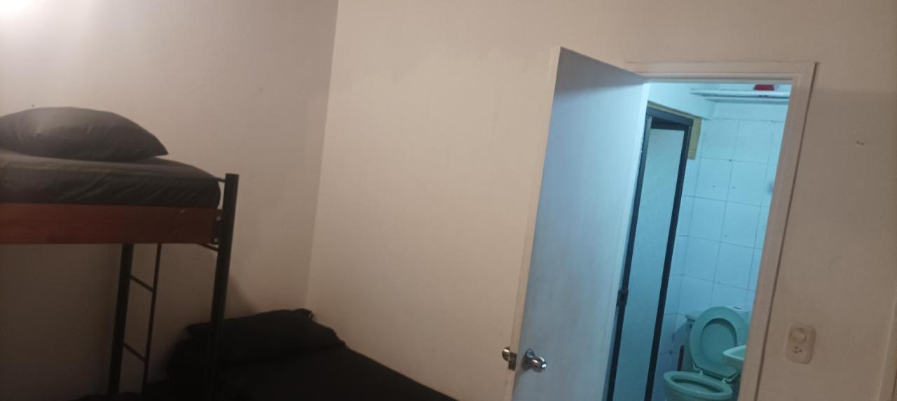 Pensión Hospedaje Cerca Al Estadio Y La 70 Medellín