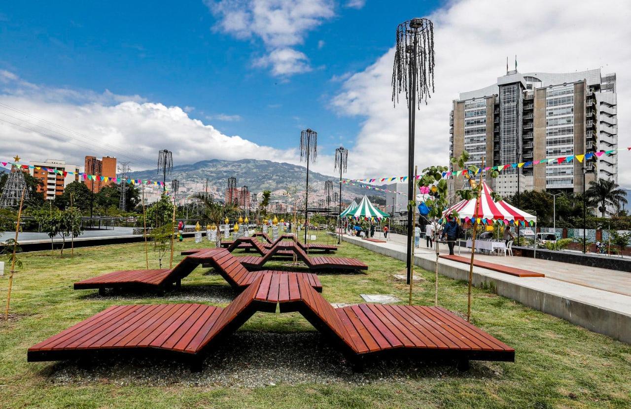 Lovely In The Zone Of * Medellín