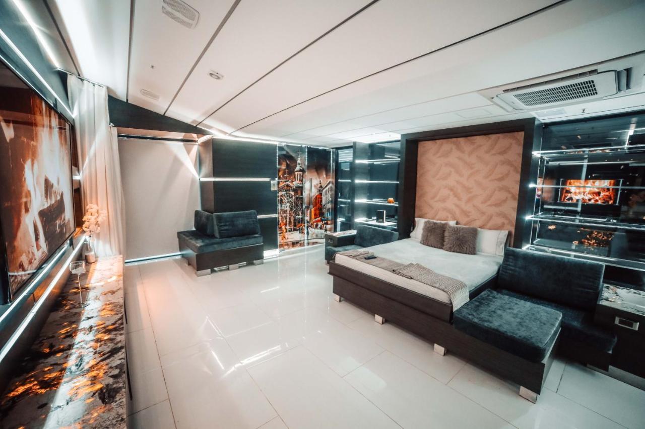 1million Luxury Medellín