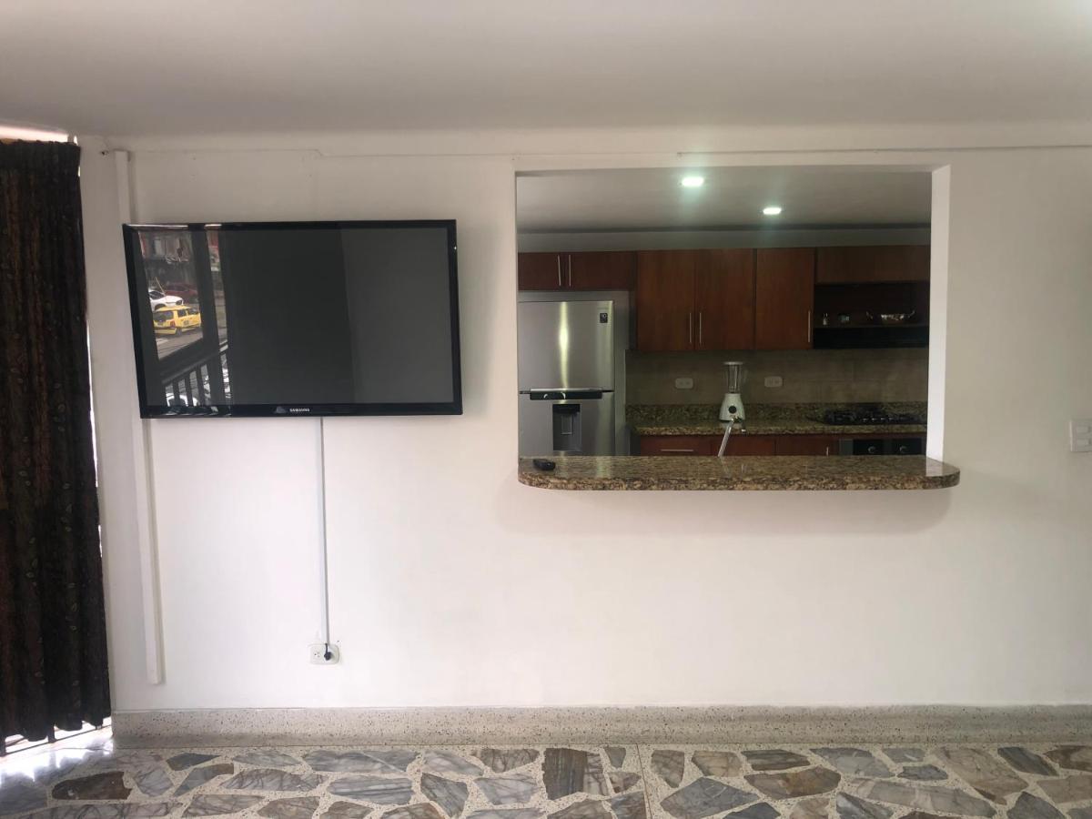Apartamento Comodo En Laureles, Grande , Centrico , Bien Ubicado Apto303