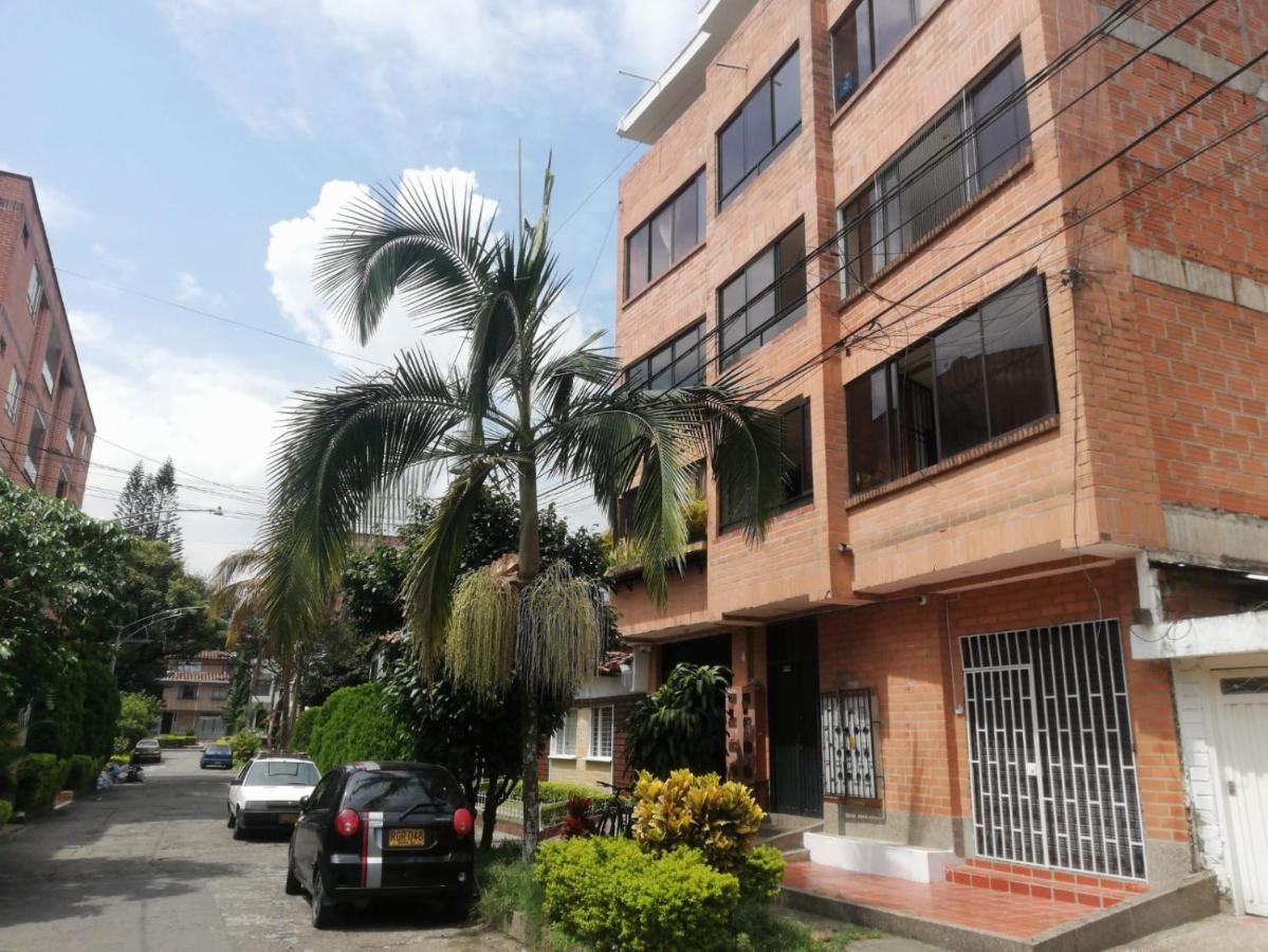 Apartment Casa Con Parking, Cerca Al Metro Y Mercados, 5 Piso Solo Escaleras Medellin