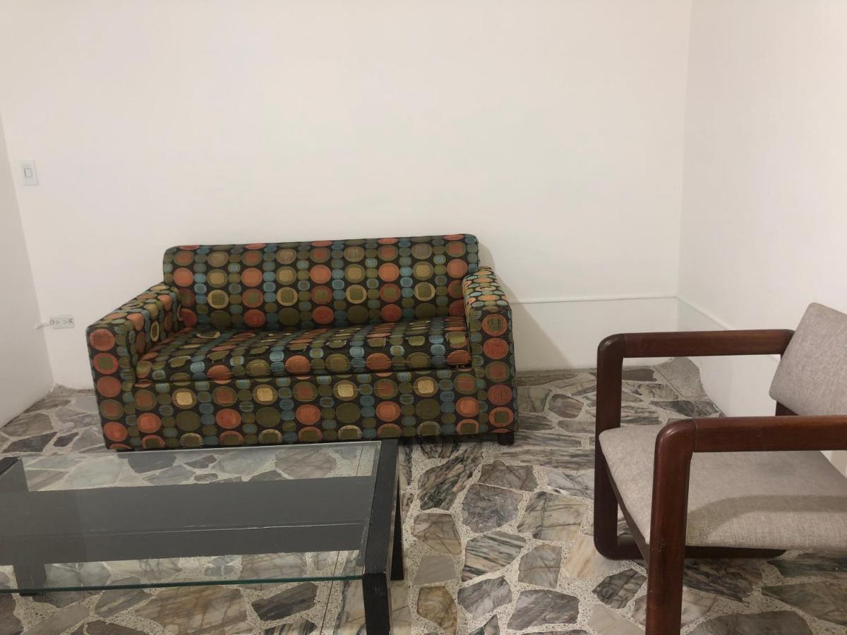 Apartamento Apartamento Comodo En Laureles, Grande, Centrico ,bien Ubicado Apto203 *