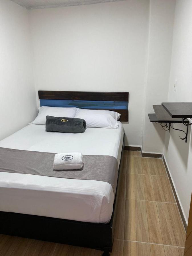 Hotel Pass, Laureles *