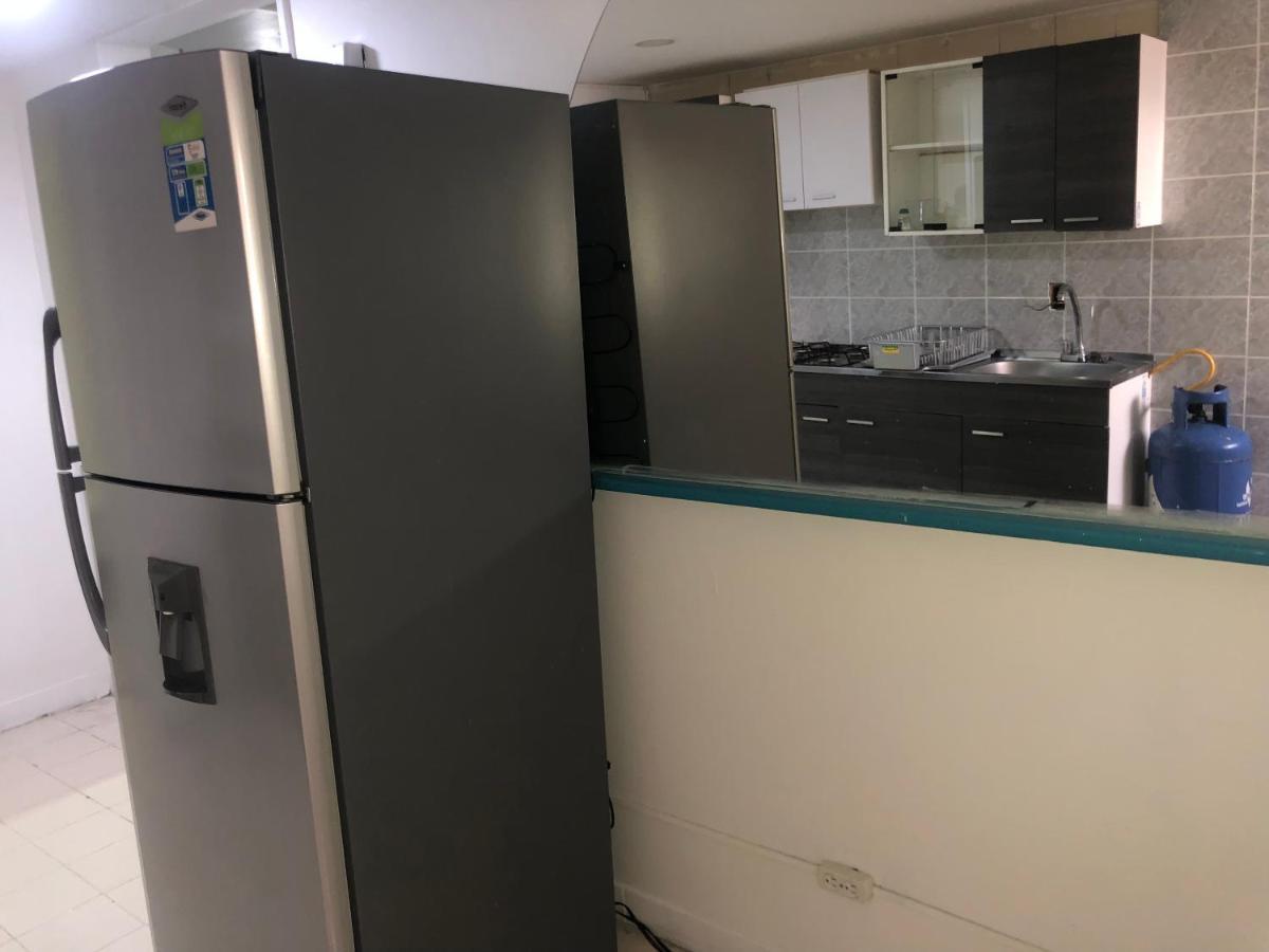 Apartamento Apartamento Comodo En Laureles, Grande, Centrico ,bien Ubicado Apto203
