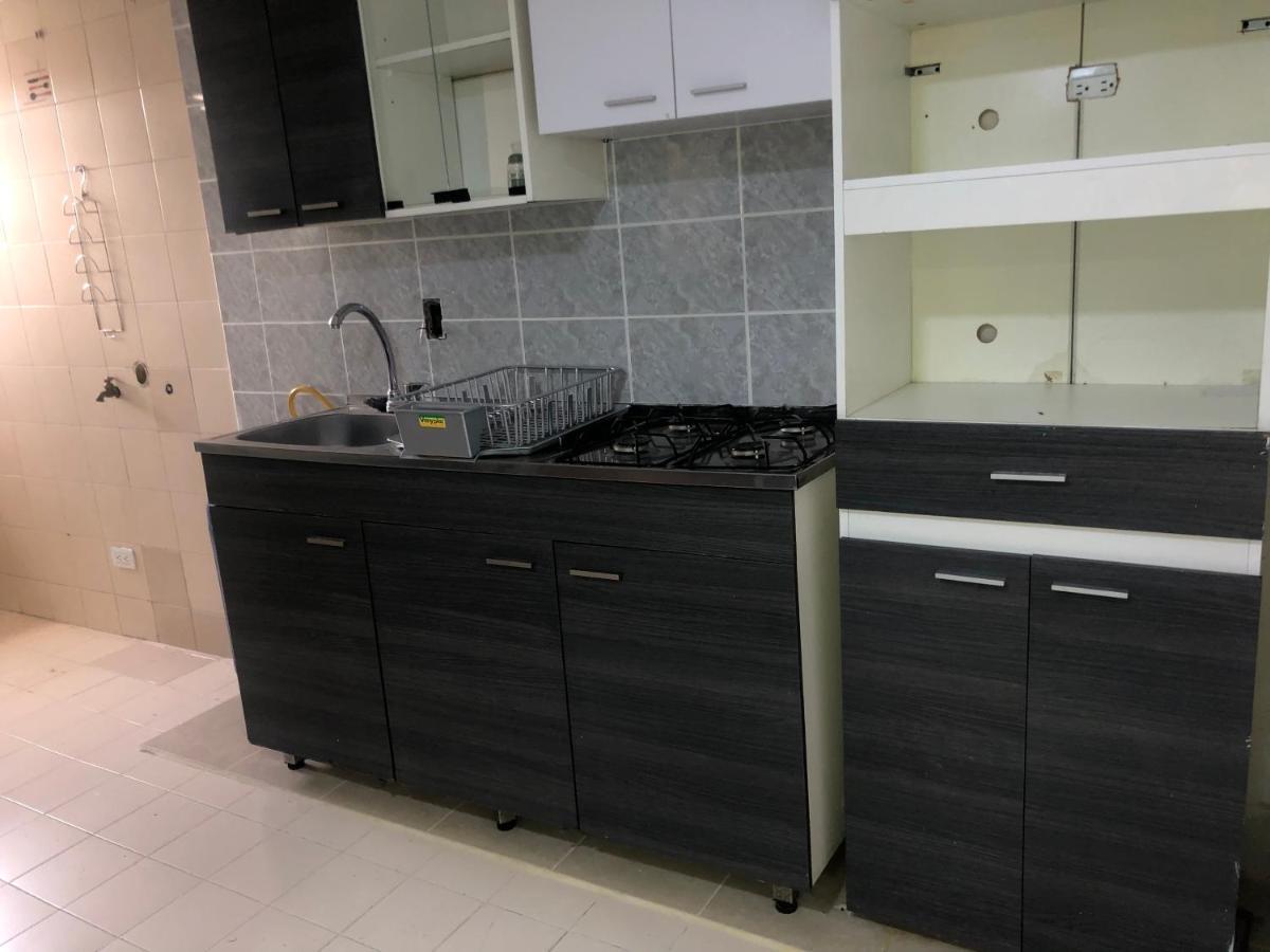 Apartamento Comodo En Laureles, Grande, Centrico ,bien Ubicado Apto203