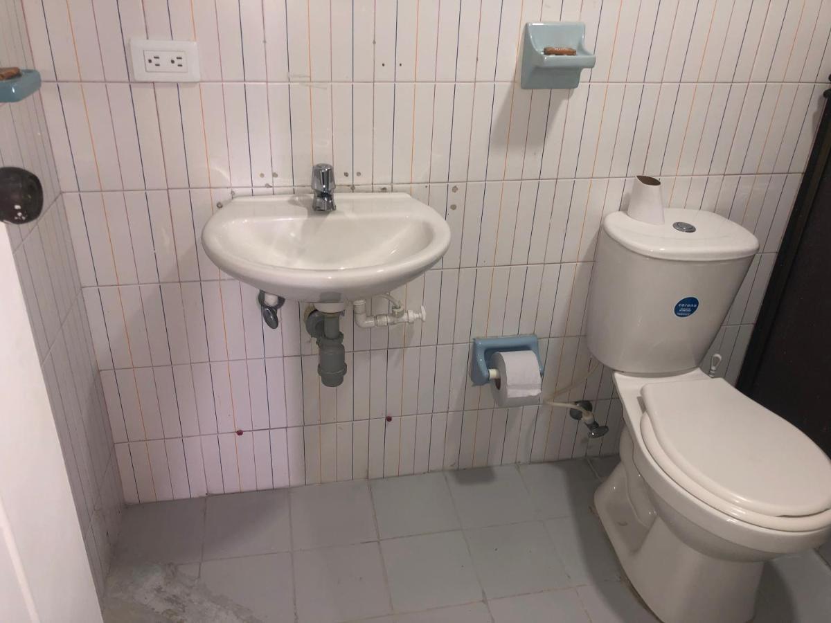 Apartamento Apartamento Comodo En Laureles, Grande, Centrico ,bien Ubicado Apto203