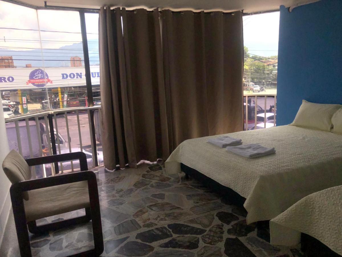 Apartamento Comodo En Laureles, Grande, Centrico ,bien Ubicado Apto203 Apartamento Medellín