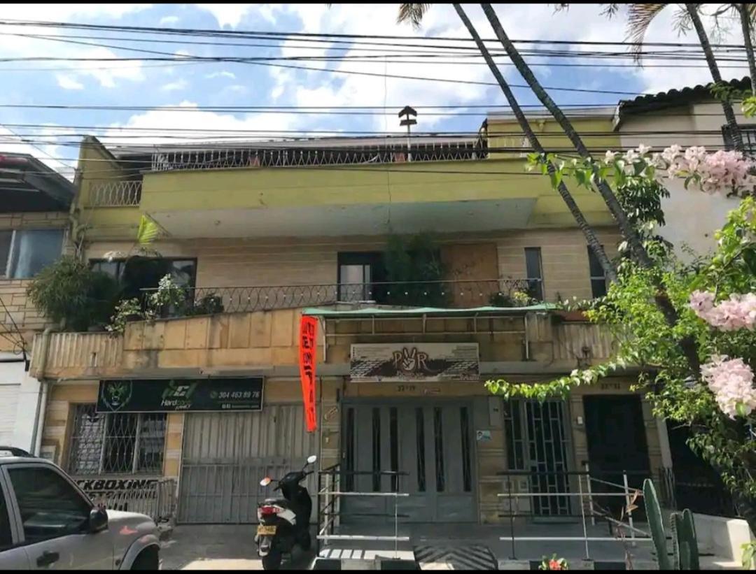 Bed&breakfast En Elegante Apartamento Con Floréale Terraza Unicentro Habitación en casa particular Medellín