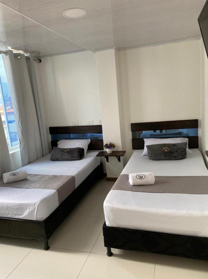Hotel Pass, Laureles *