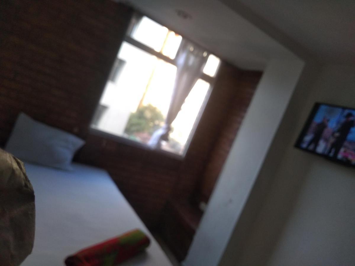 La Paz Hotel *