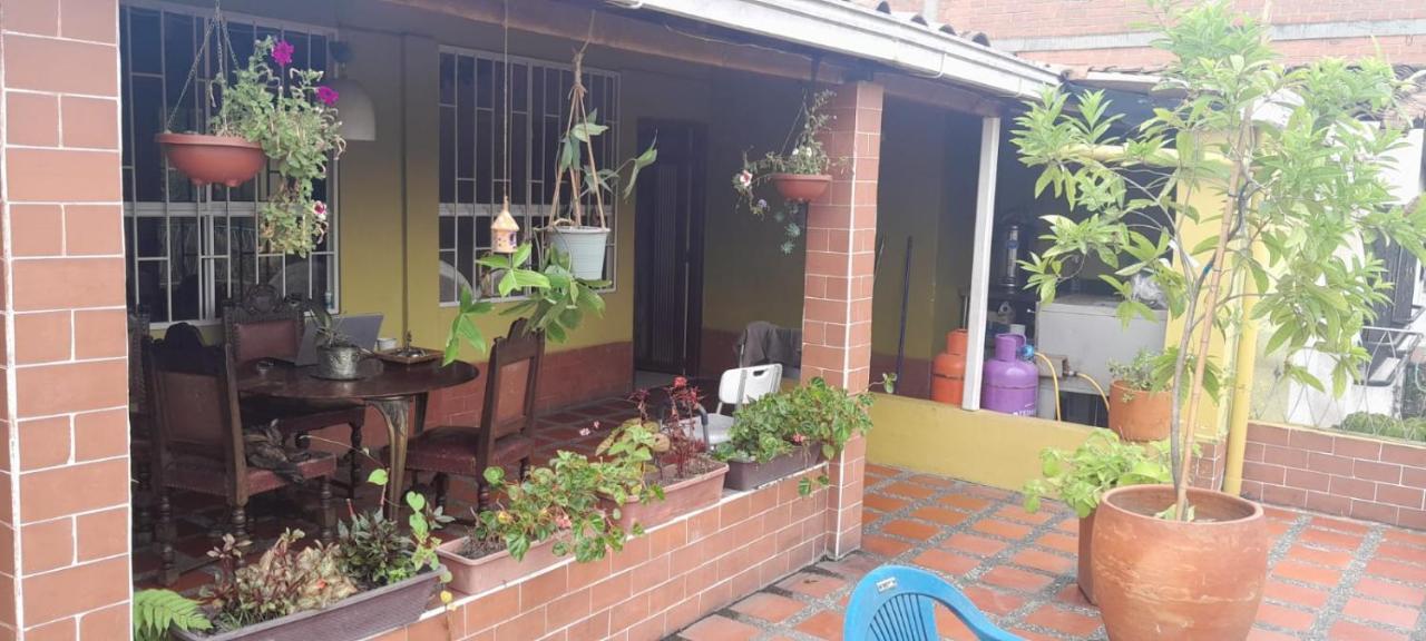 Habitación en casa particular Bed&breakfast En Elegante Apartamento Con Floréale Terraza Unicentro Medellín