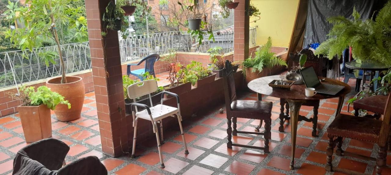 Bed&breakfast En Elegante Apartamento Con Floréale Terraza Unicentro Habitación en casa particular *