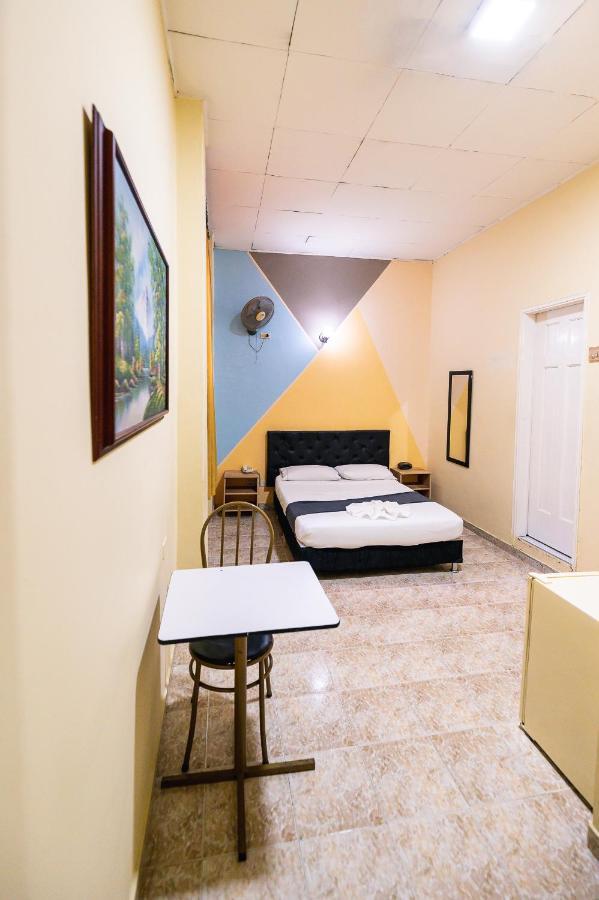 Calle Real Hotel