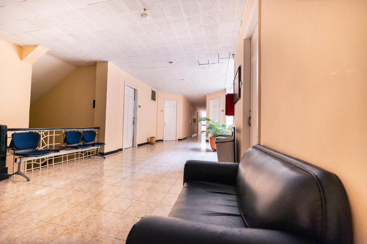 Calle Real Hotel