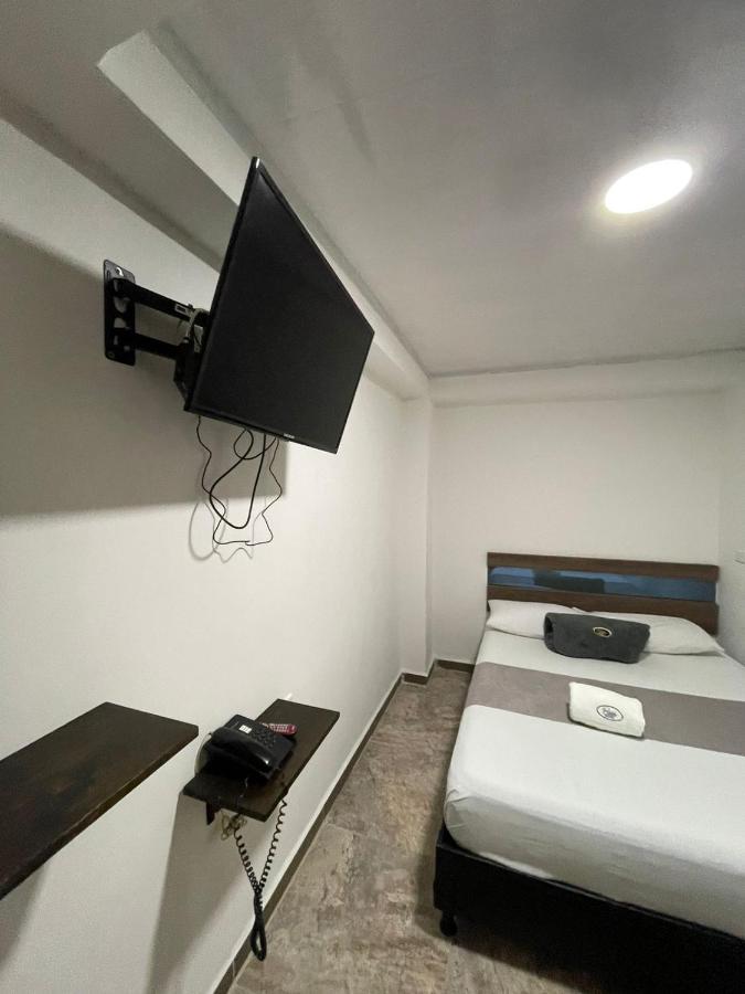 Hotel Pass, Laureles *