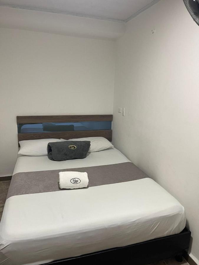 Hotel Pass, Laureles *