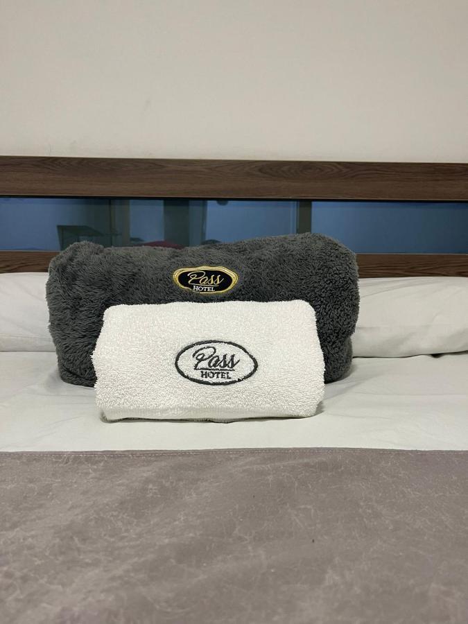 Hotel Pass, Laureles *