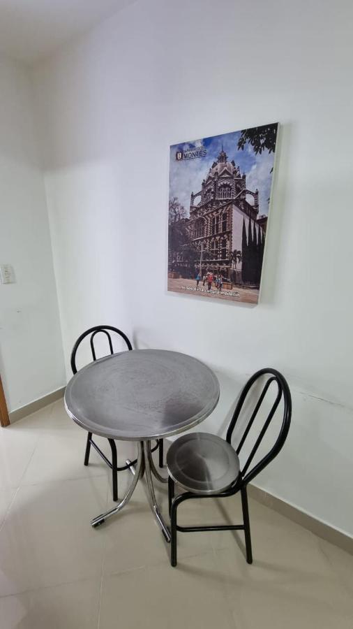 Apartahotel Montes *