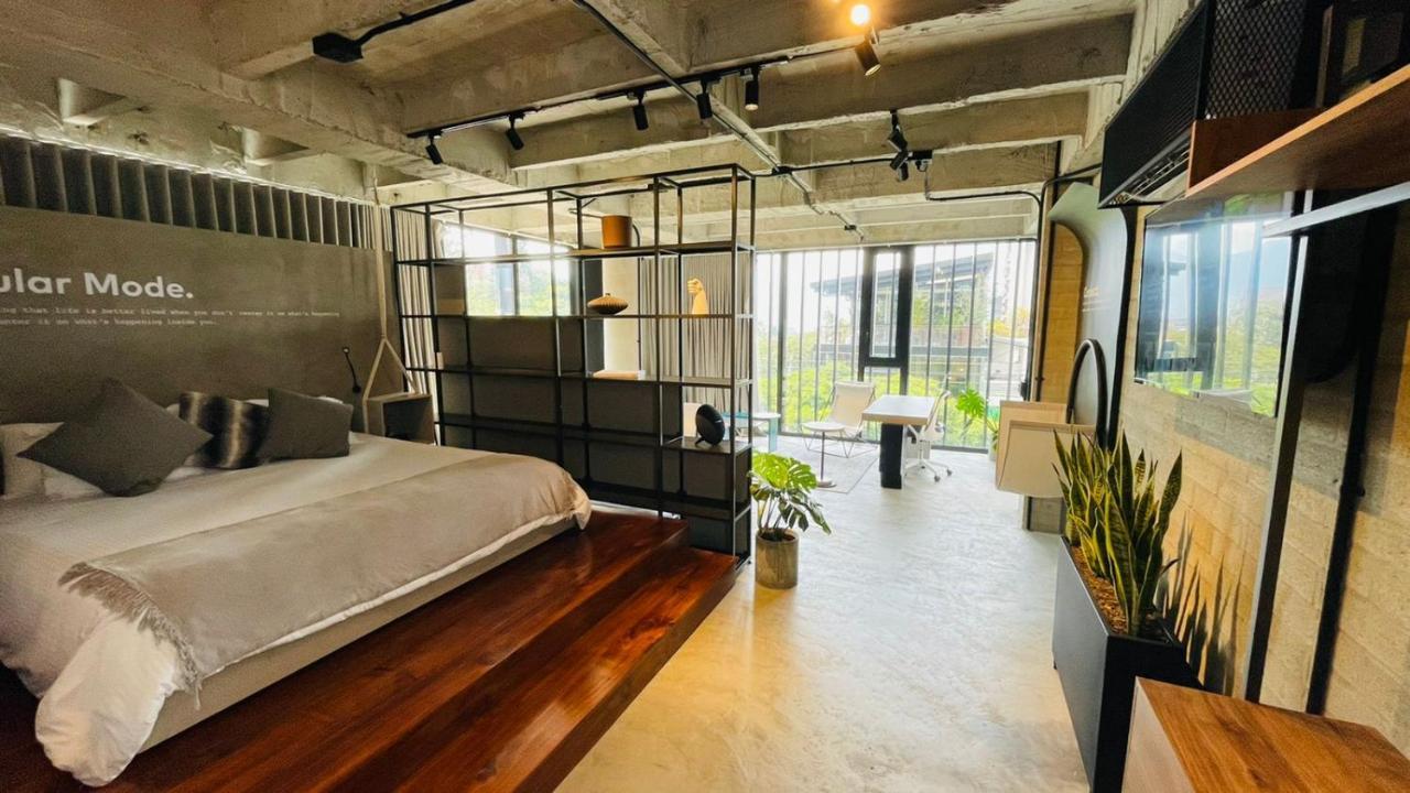 Stylish Urban In Provenza - Viu Experience *