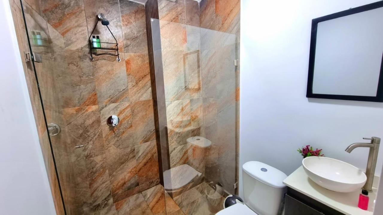 Extraordinarios En Medellin, Viajeros Y Familias *