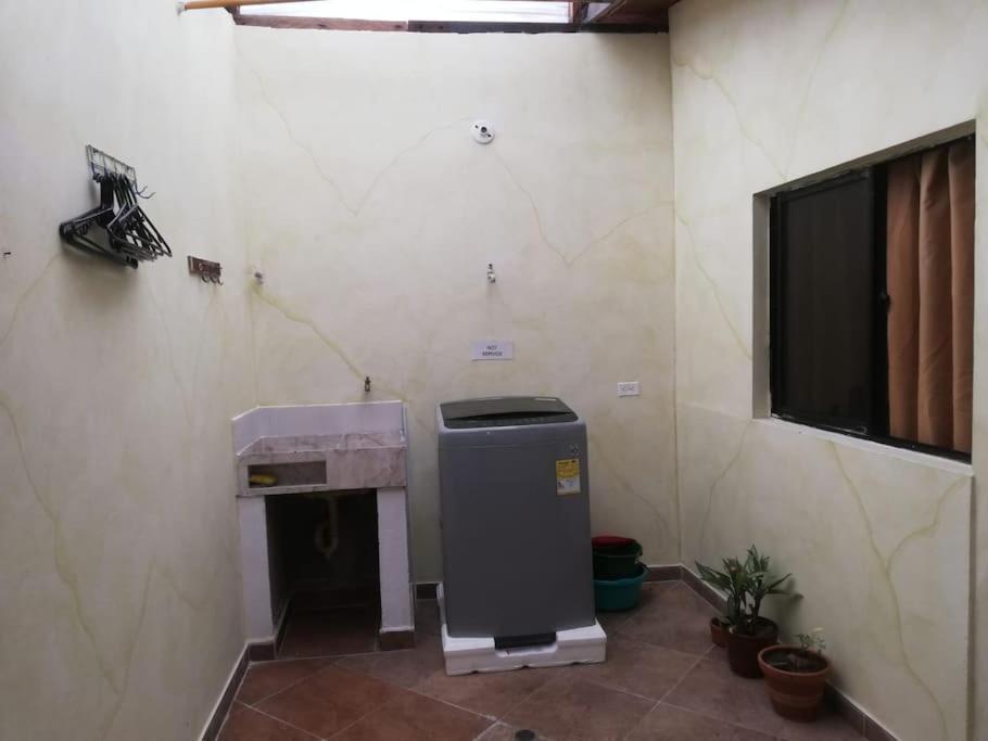 Casa Con Parking, Cerca Al Metro Y Mercados, 5 Piso Solo Escaleras *