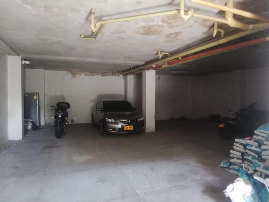 Casa Con Parking, Cerca Al Metro Y Mercados, 5 Piso Solo Escaleras Medellin