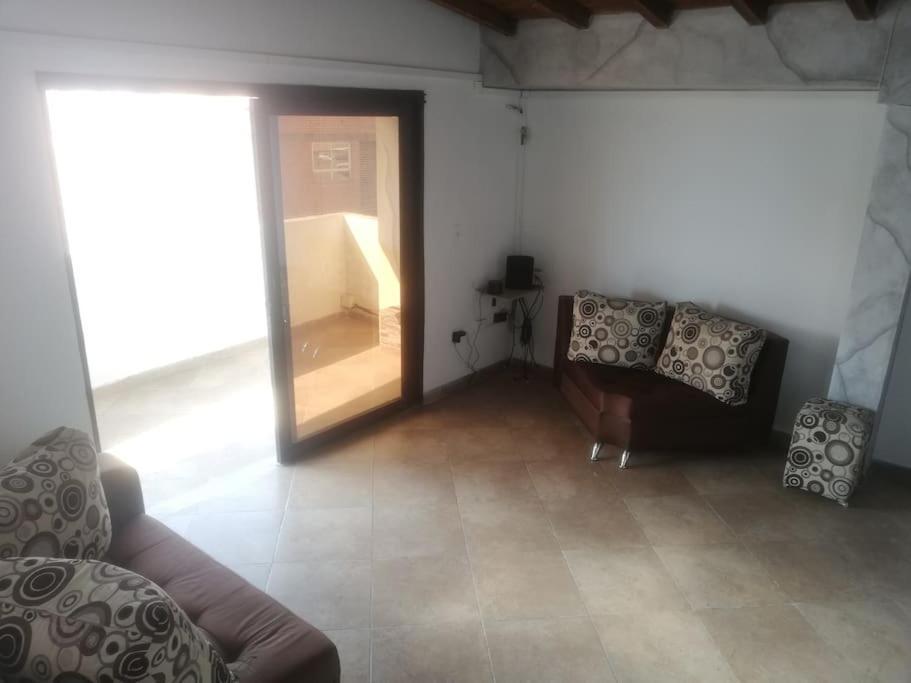 Apartment Casa Con Parking, Cerca Al Metro Y Mercados, 5 Piso Solo Escaleras