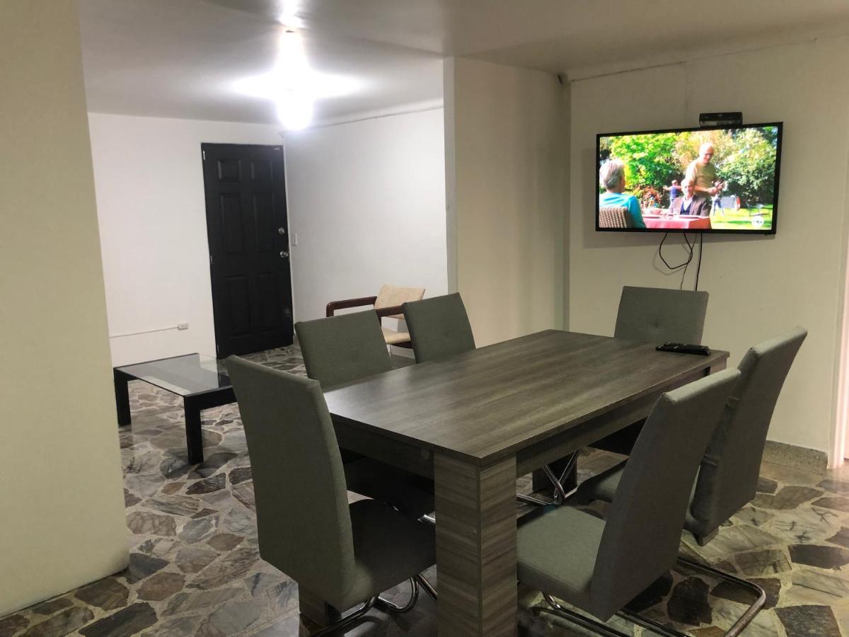 Apartamento Apartamento Comodo En Laureles, Grande, Centrico ,bien Ubicado Apto203 Medellín