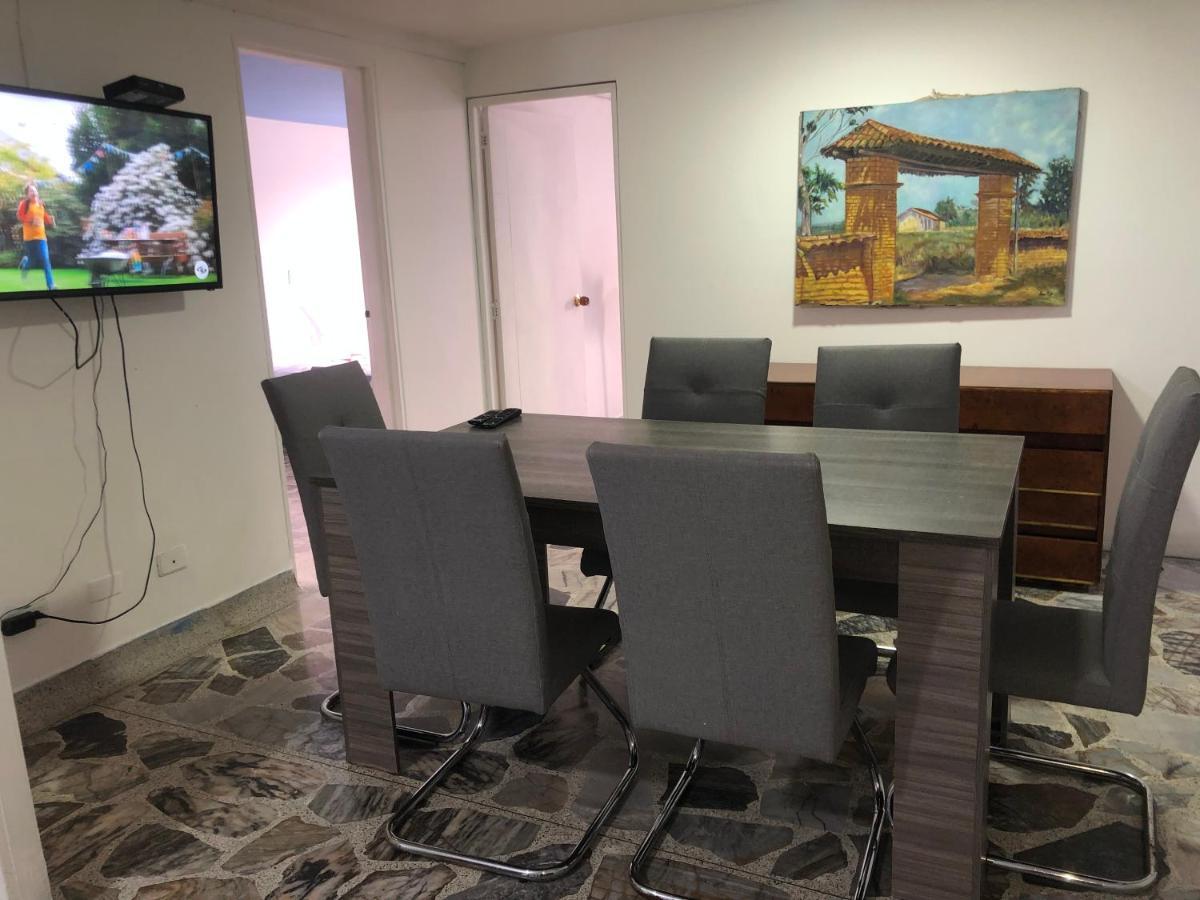 Apartamento Comodo En Laureles, Grande, Centrico ,bien Ubicado Apto203 Medellín