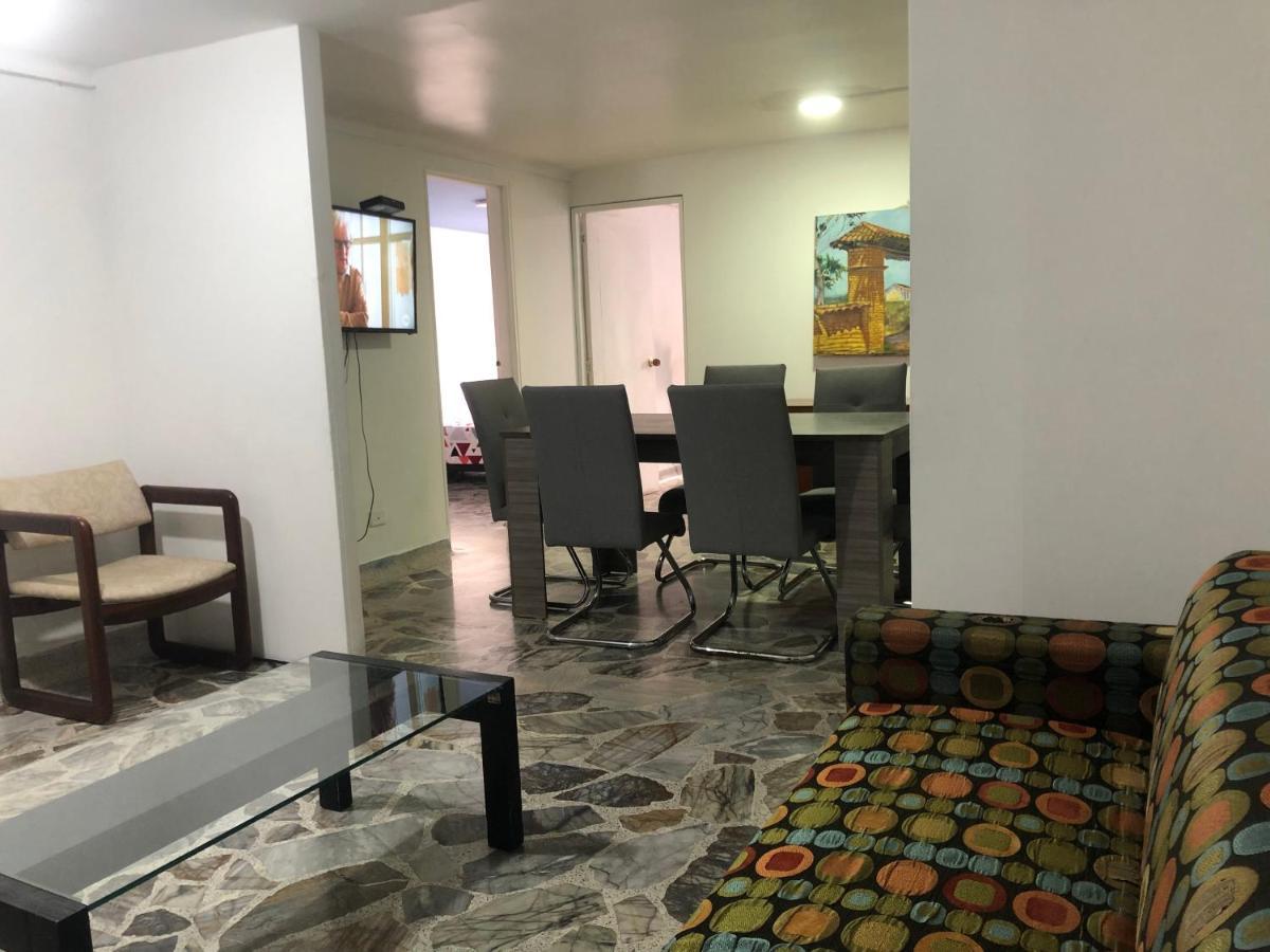 Apartamento Apartamento Comodo En Laureles, Grande, Centrico ,bien Ubicado Apto203