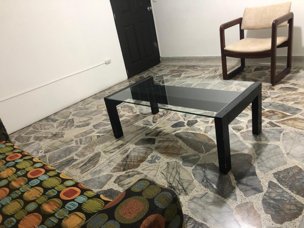Apartamento Apartamento Comodo En Laureles, Grande, Centrico ,bien Ubicado Apto203