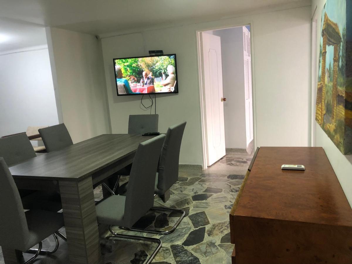 Apartamento Apartamento Comodo En Laureles, Grande, Centrico ,bien Ubicado Apto203 *