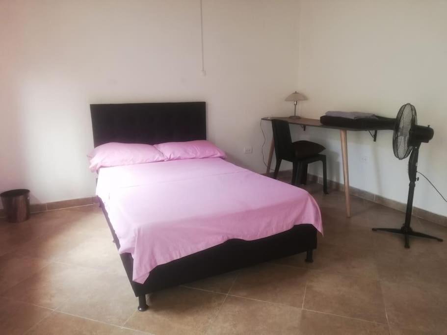 Apartment Casa Con Parking, Cerca Al Metro Y Mercados, 5 Piso Solo Escaleras Medellin