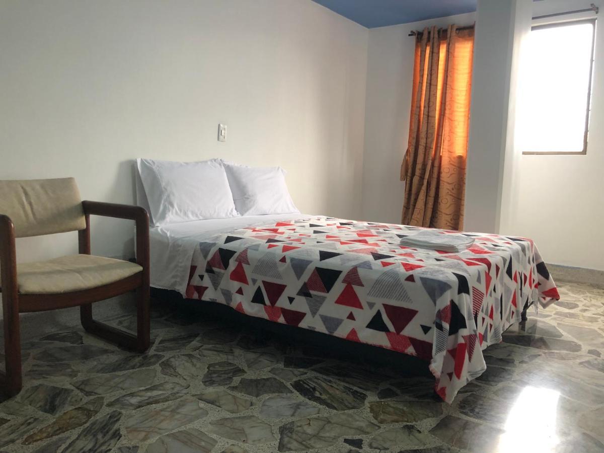 Apartamento Comodo En Laureles, Grande, Centrico ,bien Ubicado Apto203