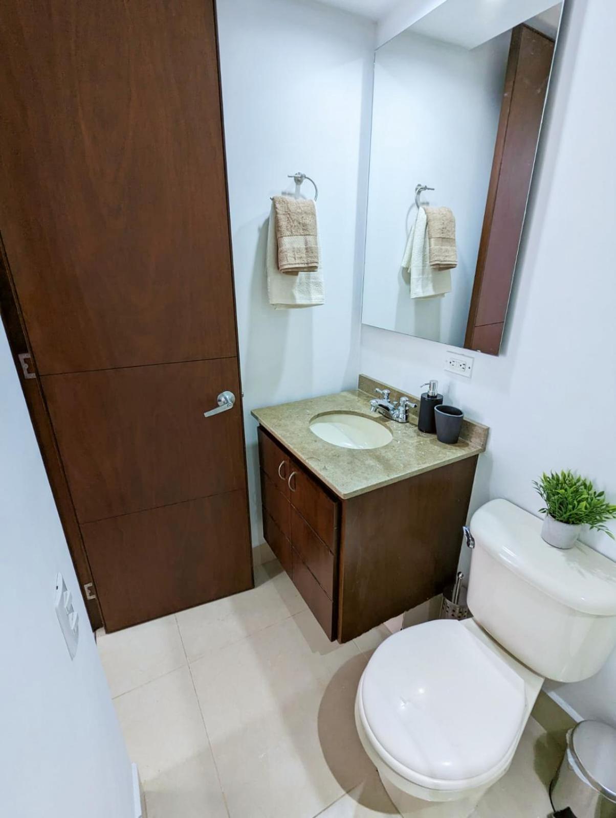 Apartamento Completo Poblado - Ubicacion Con Parqueadero