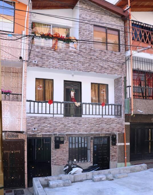 Cozy With A/c In North Medellin. Apartamento Medellín