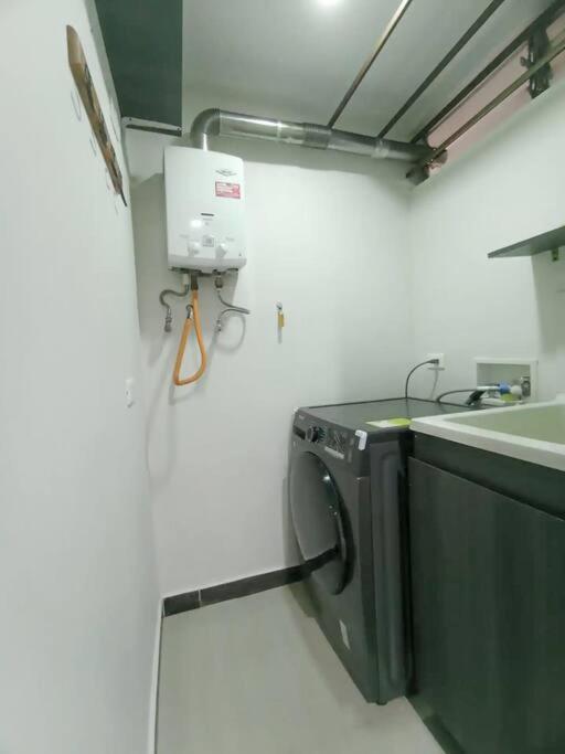 Rentalsop An01 Apto Cerca Al Lleras Con Balcon Y Piscina Climatizada, Cerca A Provenza, Ubicado Min Del Aeropuerto Apartment