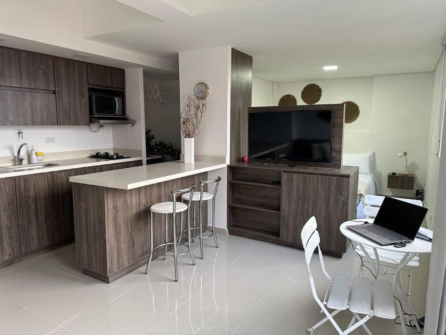 Apartamento Moderno Loft Poblado Con Vista A Las Montanas 1712 *
