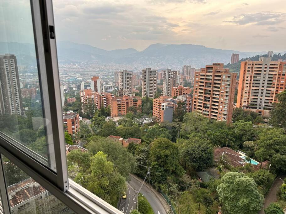 Moderno Loft Poblado Con Vista A Las Montanas 1712 * Medellín
