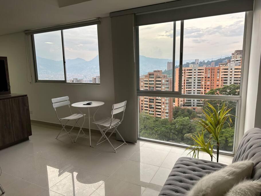 Moderno Loft Poblado Con Vista A Las Montanas 1712 Apartamento *