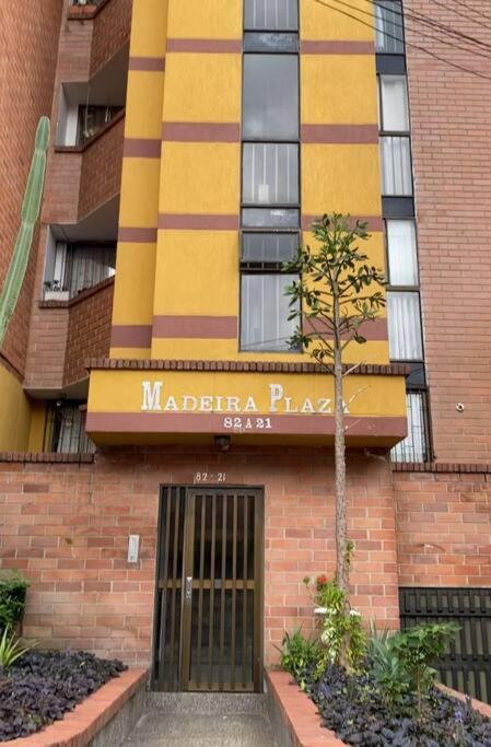 4 - 3 Banos , Enfrente Del Exito De Laureles Apartamento