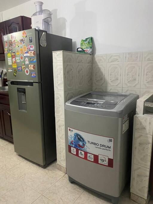 Apartamento 4 - 3 Banos , Enfrente Del Exito De Laureles *