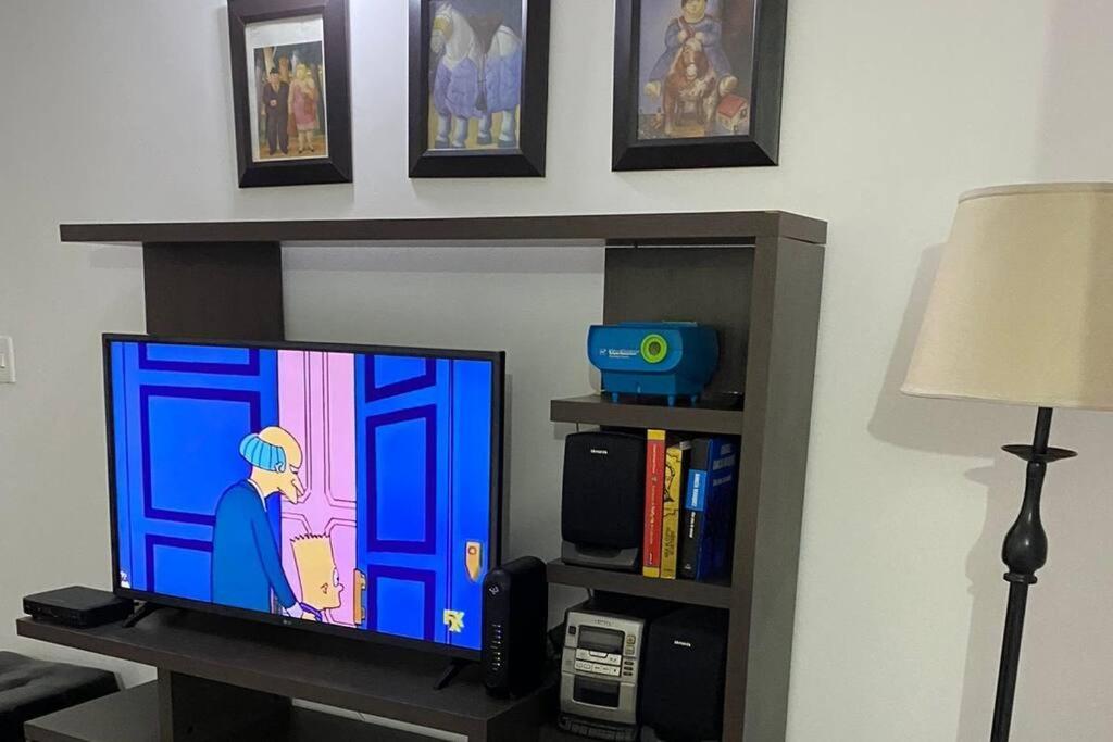 Apartamento 4 - 3 Banos , Enfrente Del Exito De Laureles *