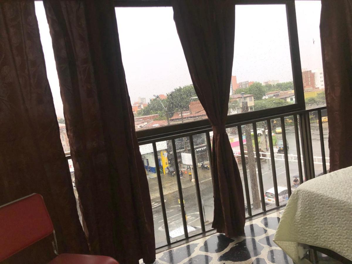 Apartamento Amplio En Laureles, Excelente Ubicacion, 3 Alcobas 403