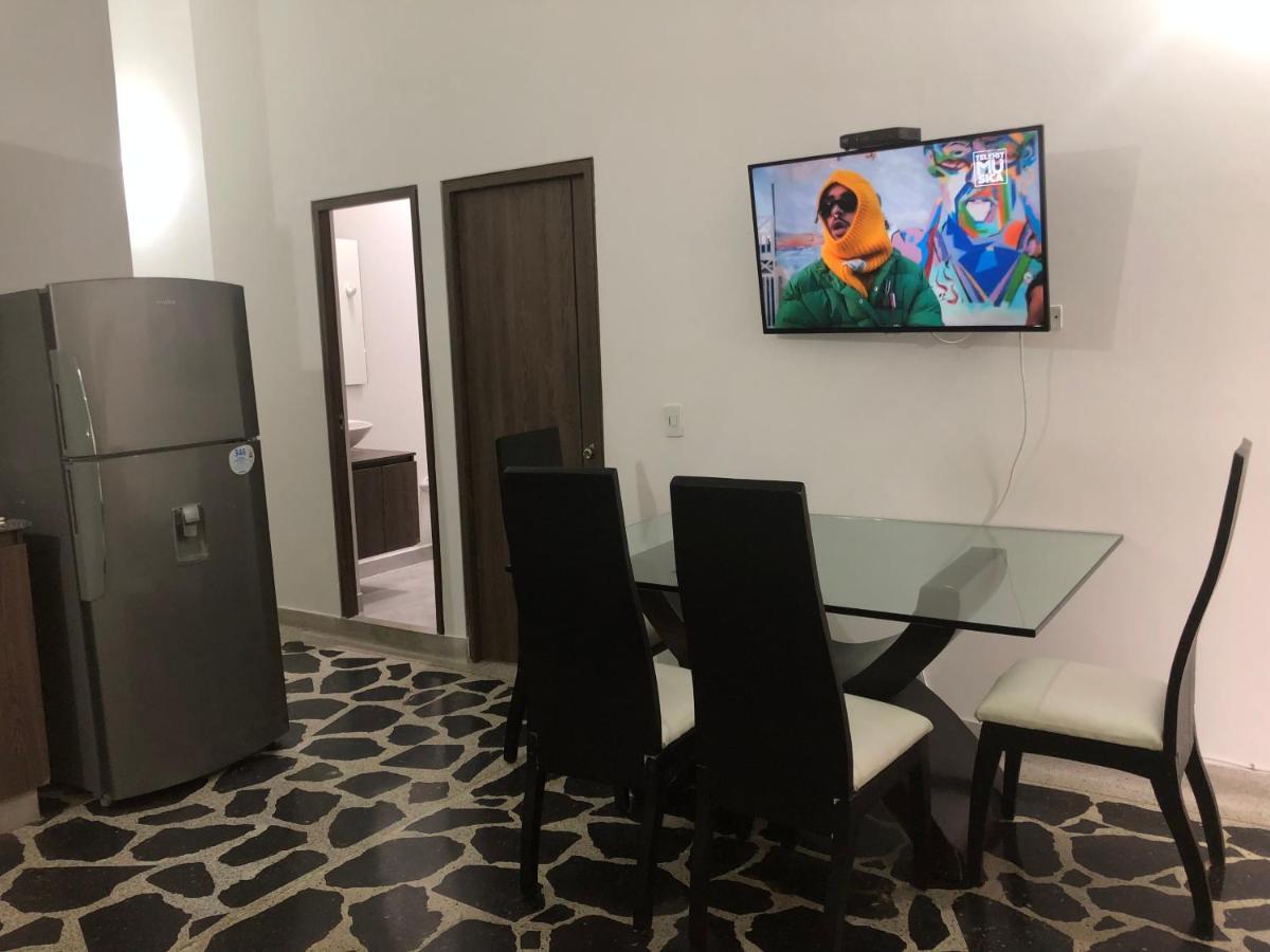 Apartamento Amplio En Laureles, Excelente Ubicacion, 3 Alcobas 403