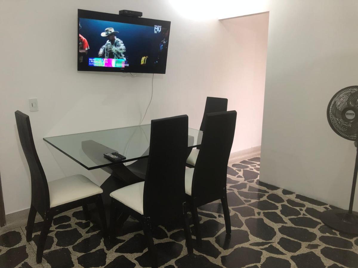 Apartamento Amplio En Laureles, Excelente Ubicacion, 3 Alcobas 403