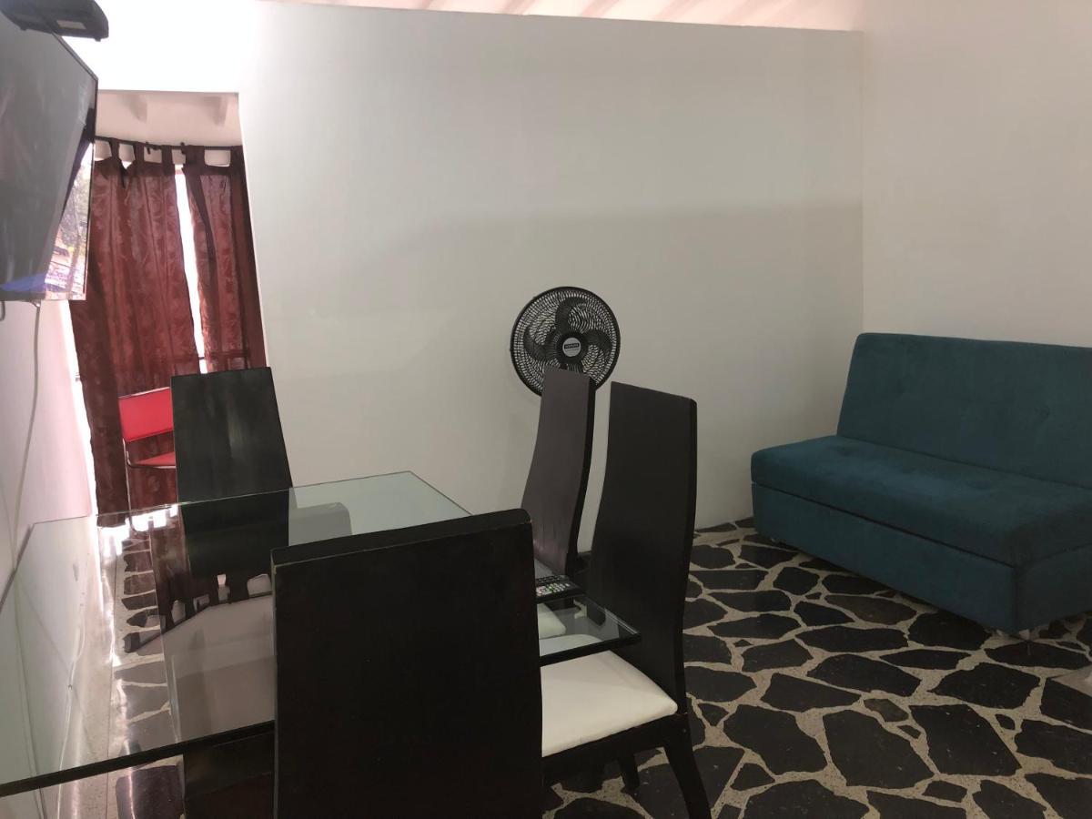 Apartamento Amplio En Laureles, Excelente Ubicacion, 3 Alcobas 403 *