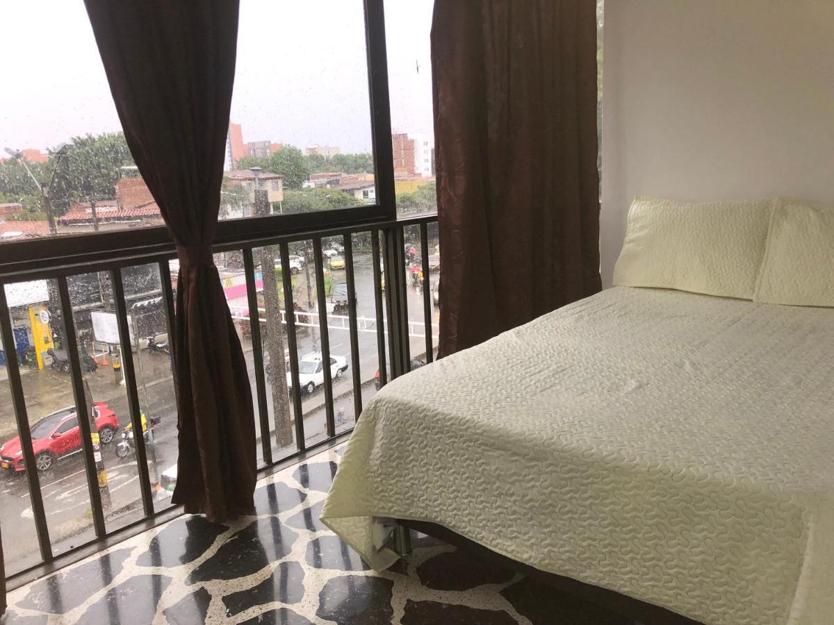 Apartamento Amplio En Laureles, Excelente Ubicacion, 3 Alcobas 403